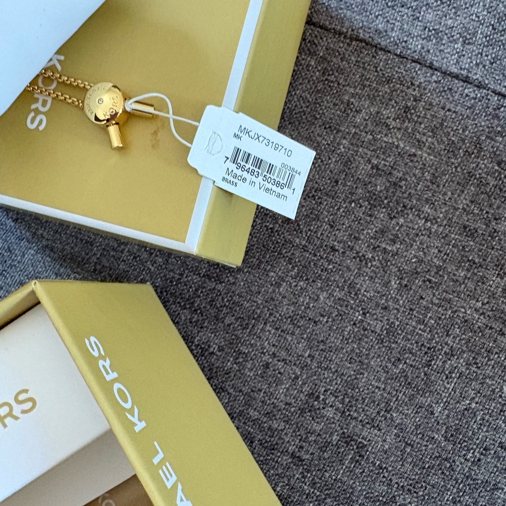 Michael Kors Gold Chain Bracelet with Logo - Picture 3 of 3
